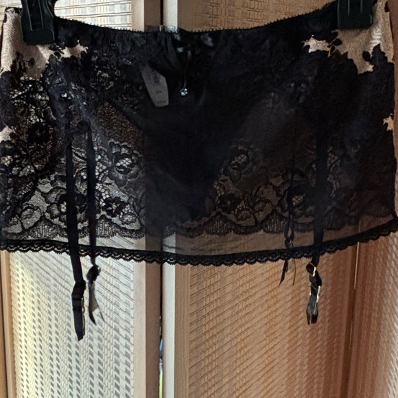 Victoria’s Secret Seduction Lace Garter Skirt Black Gold Crystals Size M NWT - Picture 3 of 6